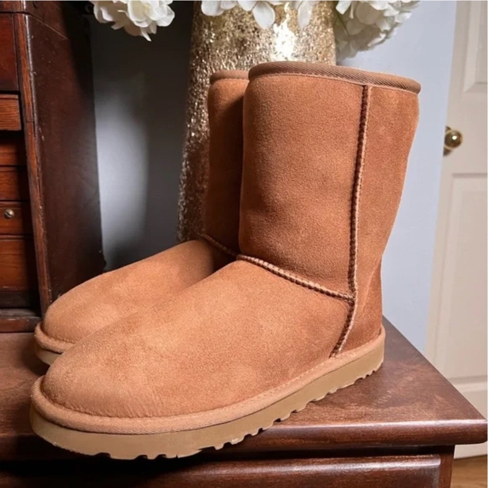 UGG| CLASSIC II SHORT BOOT - Picture 1 of 11